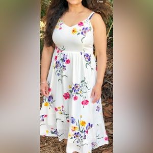 Casual dress. Old Navy, floral, Beige color beautiful dress. Size M.